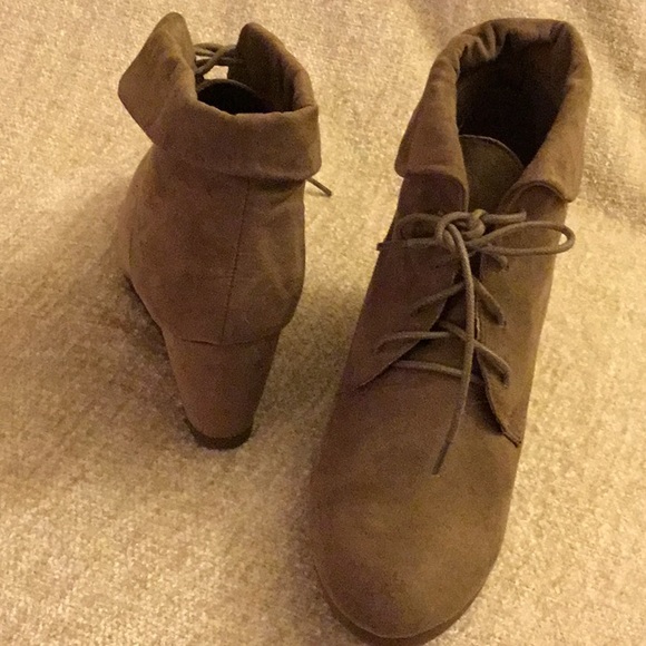 Brand New Ankle Boot, Light brown Suede. Size 6.5 - Picture 4 of 5